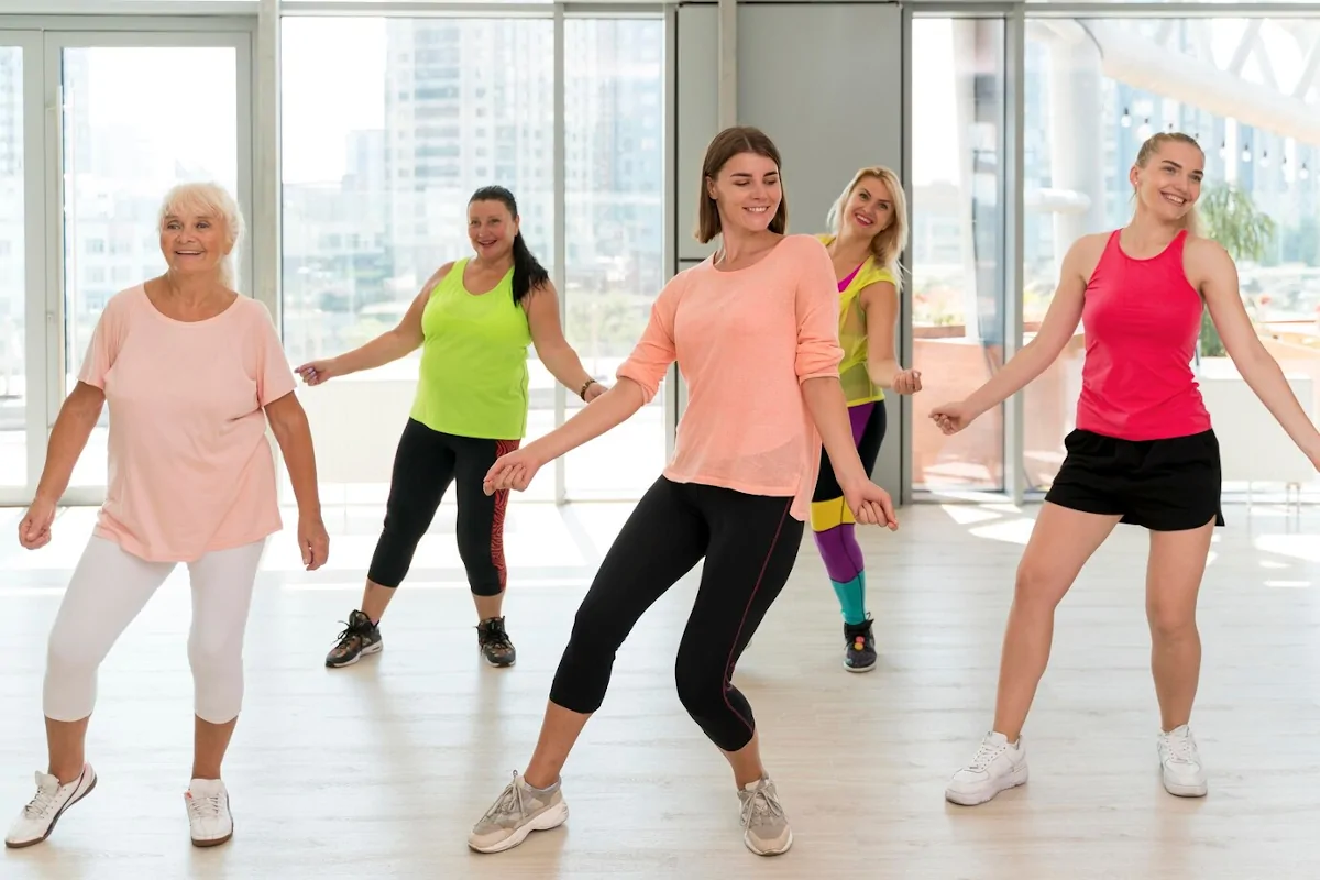 Zumba en grupo para entrenar con energía