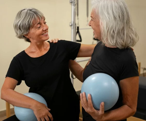 Pelotas para ejercicios de fuerza y equilibrio para seniors